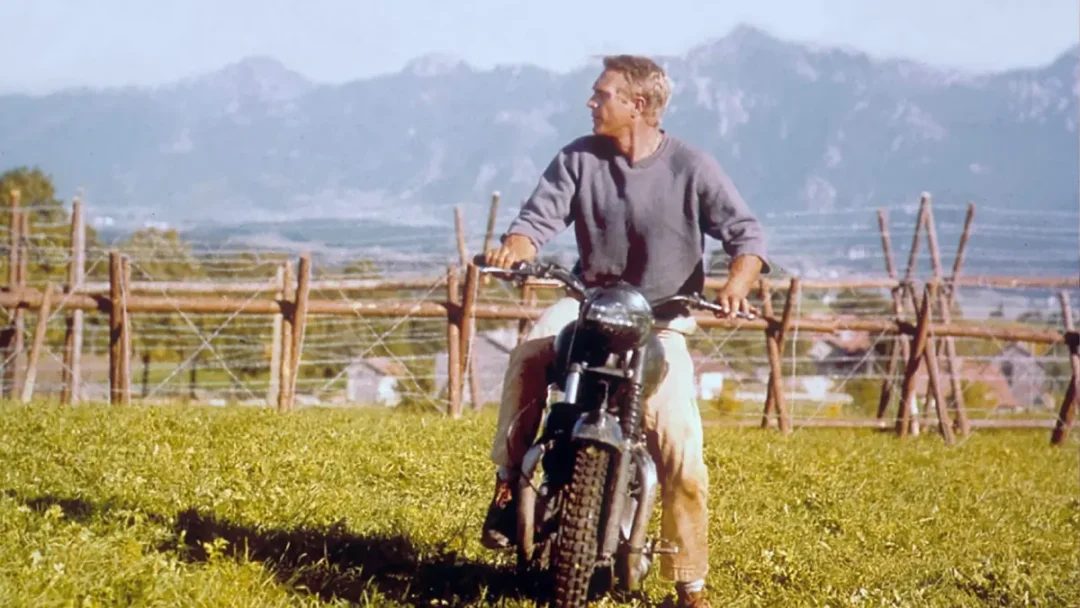 Steve McQueen en la famosa escena del escape en moto