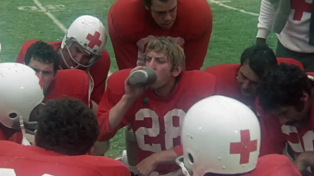 Donald Sutherland en el partido de futbol de MASH