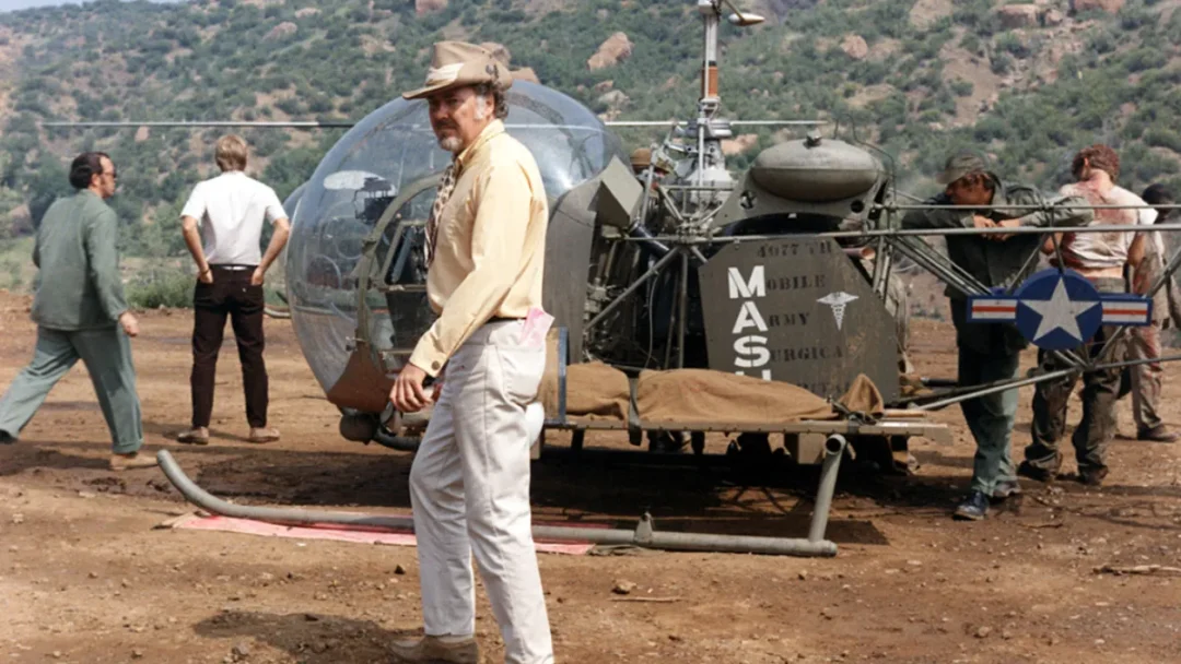 El director Robert Altman en el rodaje de M*A*S*H