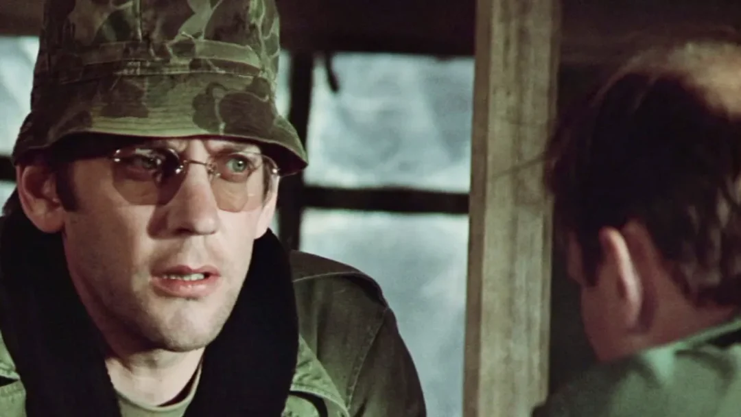Donald Sutherland y Robert Duvall en una escena de MASH