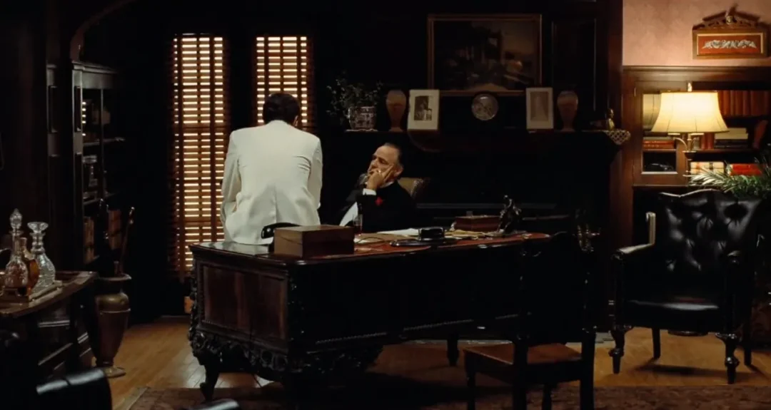 Al Martino pidiendo consejo a Marlon Brando en El Padrino
