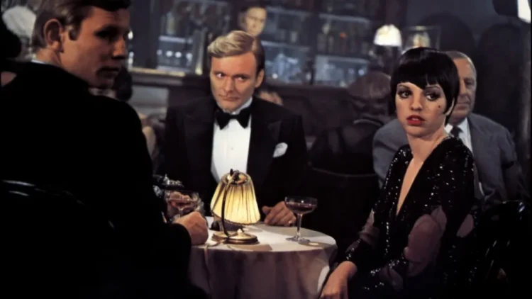 Michael York, Helmut Griem y Liza Minnelli en Cabaret