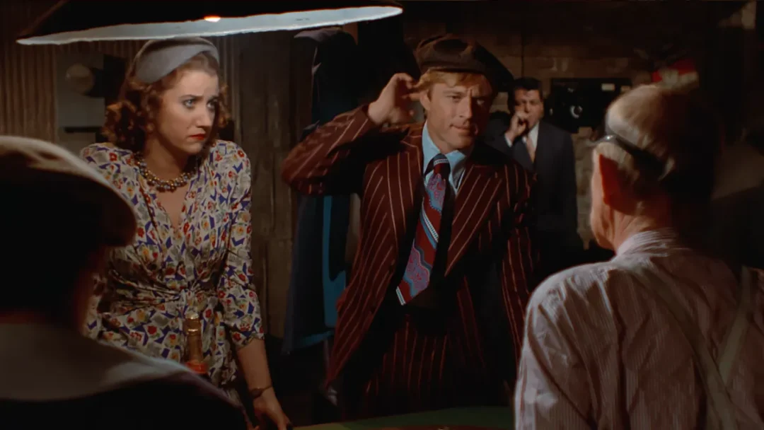 Hooker luce un traje nuevo tras su primer timo